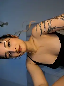 Snapshot of Mon_Cherry chatting on 17, 4, 2026 Mon Cherry online show from 17, 4, 2026