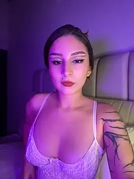 Snapshot of Mon_Cherry chatting on 25, 4, 2026 Mon Cherry online show from 25, 4, 2026