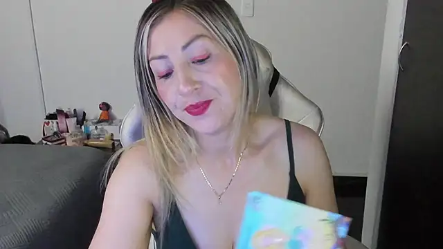 Snapshot of Andreina_Suann chatting on 6, 11, 2025 Andreina Suann online show from 6, 11, 2025