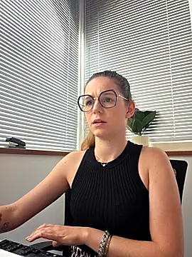 Snapshot of lucie_mehott chatting on 18, 5, 2026 lucie mehott online show from 18, 5, 2026