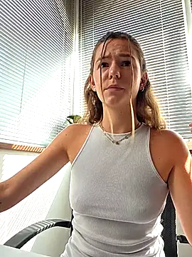 Snapshot of lucie_mehott chatting on 23, 7, 2026 lucie mehott online show from 23, 7, 2026