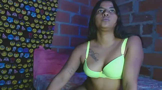 Snapshot of Giselabrunette25 chatting on 22, 12, 2024 Giselabrunette25 online show from 22, 12, 2024