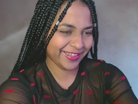 Snapshot of Giselabrunette25 chatting on 12, 1, 2025 Giselabrunette25 online show from 12, 1, 2025