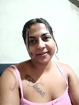 Snapshot of Giselabrunette25 chatting on 4, 12, 2025 Giselabrunette25 online show from 4, 12, 2025