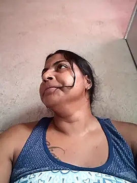 Giselabrunette25 online show from 3, 3, 2026