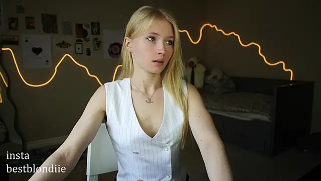 Snapshot of bestblonde chatting on 3, 3, 2025 bestblonde online show from 3, 3, 2025