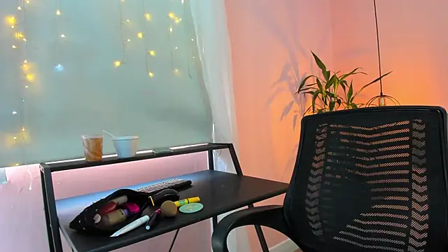 Alana Suares1 online show from 3, 10, 2025