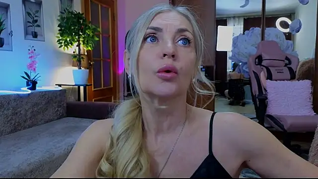 Snapshot of amelia_blondy chatting on 14, 2, 2025 amelia blondy online show from 14, 2, 2025