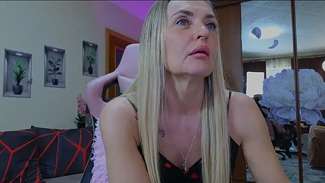 Snapshot of amelia_blondy chatting on 24, 2, 2025 amelia blondy online show from 24, 2, 2025