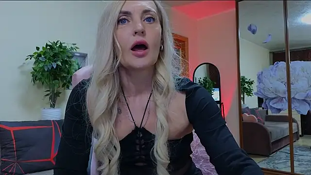 Snapshot of amelia_blondy chatting on 8, 3, 2025 amelia blondy online show from 8, 3, 2025