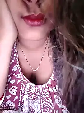 Snapshot of sexyindi_couple chatting on 2, 1, 2025 sexyindi couple online show from 2, 1, 2025