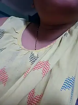 Snapshot of sexyindi_couple chatting on 2, 3, 2025 sexyindi couple online show from 2, 3, 2025