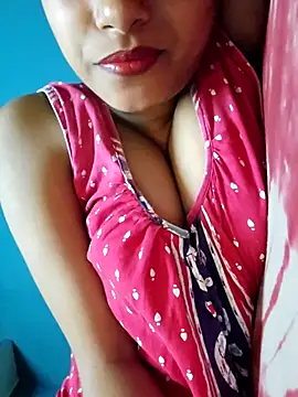 Snapshot of sexyindi_couple chatting on 3, 11, 2025 sexyindi couple online show from 3, 11, 2025