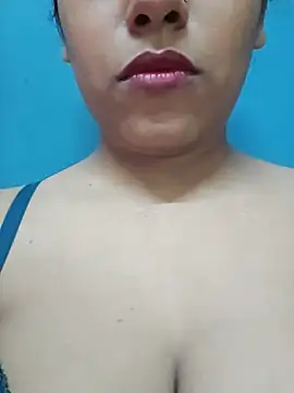 Snapshot of sexyindi_couple chatting on 1, 7, 2026 sexyindi couple online show from 1, 7, 2026