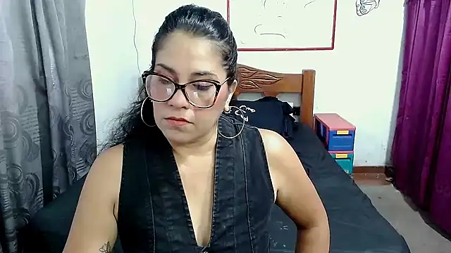 Mistresskloe01 online show from 12, 9, 2025