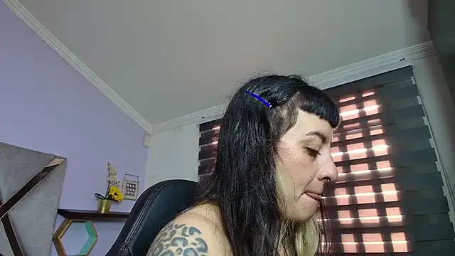 Naughty Kittenm online show from 2, 10, 2025