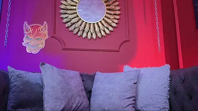 Julieta Russell online show from 7, 11, 2025