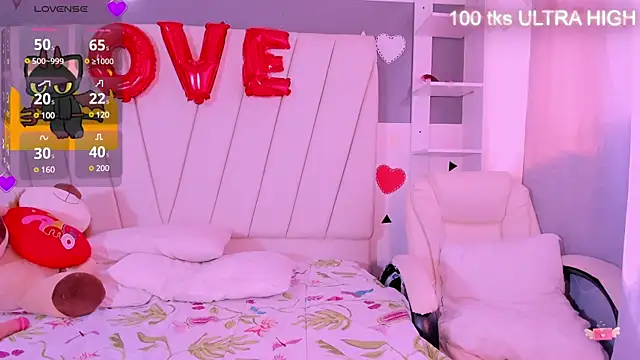 Snapshot of laurem-paulette chatting on 6, 3, 2025 laurem-paulette online show from 6, 3, 2025