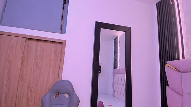 Snapshot of laurem-paulette chatting on 13, 10, 2025 laurem-paulette online show from 13, 10, 2025