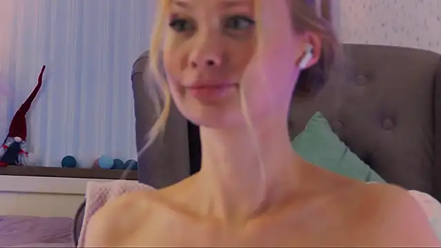 Snapshot of laracroftt1 chatting on 17, 3, 2025 laracroftt1 online show from 17, 3, 2025