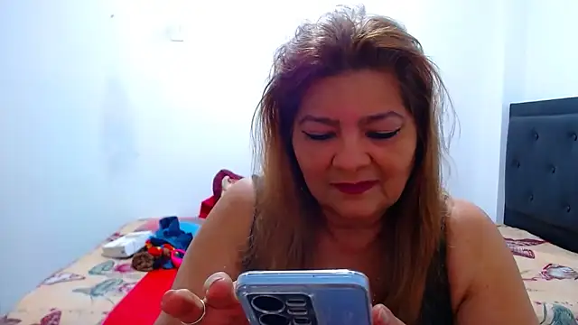 Snapshot of maturehot649 chatting on 21, 10, 2025 maturehot649 online show from 21, 10, 2025