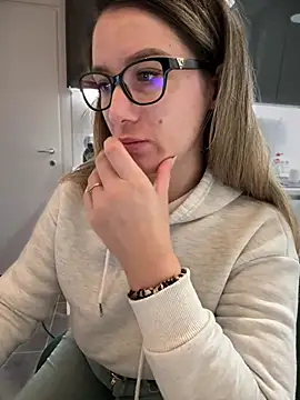 HotXMom online show from 24, 1, 2025