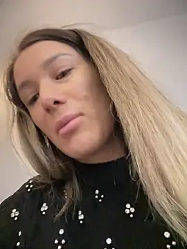 HotXMom online show from 18, 2, 2025