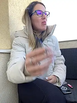 HotXMom online show from 22, 3, 2025