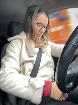 HotXMom online show from 3, 10, 2025