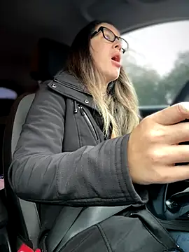 HotXMom online show from 11, 11, 2025