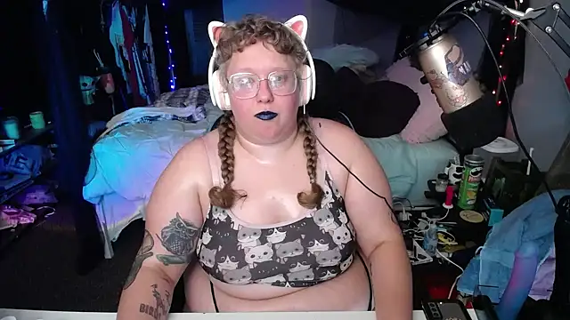 Snapshot of FatVeronica chatting on 11, 1, 2025 FatVeronica online show from 11, 1, 2025