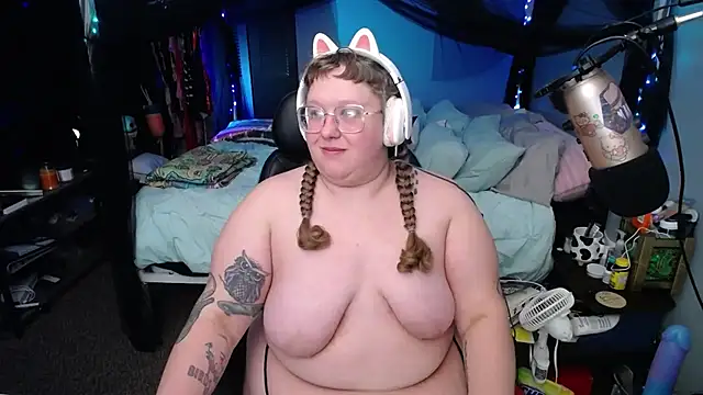 Snapshot of FatVeronica chatting on 20, 2, 2025 FatVeronica online show from 20, 2, 2025