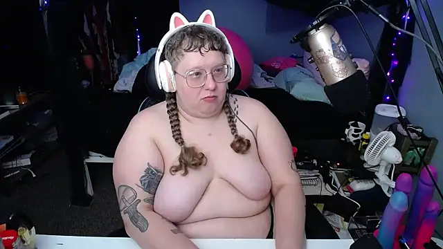 Snapshot of FatVeronica chatting on 3, 3, 2025 FatVeronica online show from 3, 3, 2025