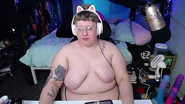 Snapshot of FatVeronica chatting on 11, 3, 2025 FatVeronica online show from 11, 3, 2025