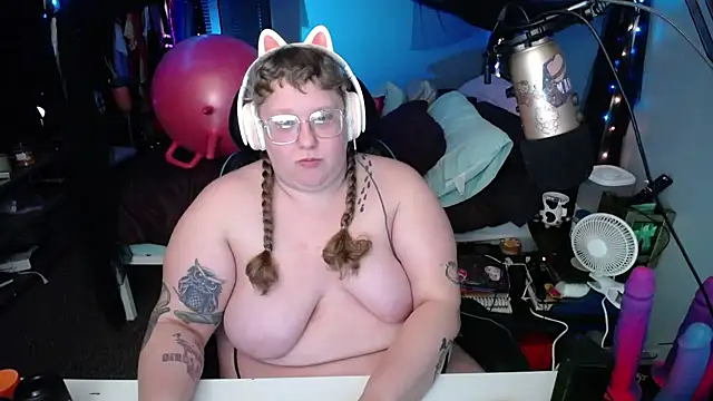 Snapshot of FatVeronica chatting on 23, 3, 2025 FatVeronica online show from 23, 3, 2025