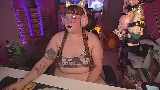 Snapshot of FatVeronica chatting on 24, 6, 2026 FatVeronica online show from 24, 6, 2026