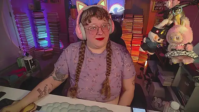 Snapshot of FatVeronica chatting on 2, 7, 2026 FatVeronica online show from 2, 7, 2026