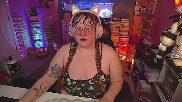 Snapshot of FatVeronica chatting on 4, 7, 2026 FatVeronica online show from 4, 7, 2026