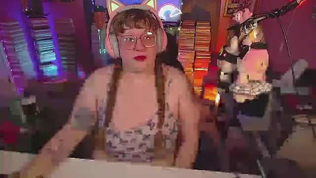 Snapshot of FatVeronica chatting on 9, 7, 2026 FatVeronica online show from 9, 7, 2026