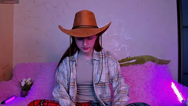 Ksuhesa online show from 21, 2, 2025