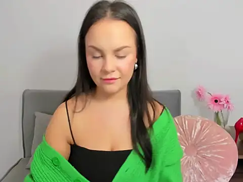 Snapshot of KendalNew chatting on 18, 12, 2024 KendalNew online show from 18, 12, 2024