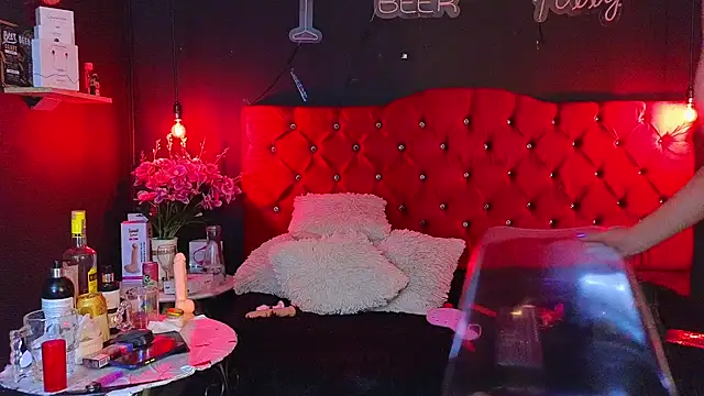 Snapshot of foxxy_nasty chatting on 12, 12, 2024 foxxy nasty online show from 12, 12, 2024