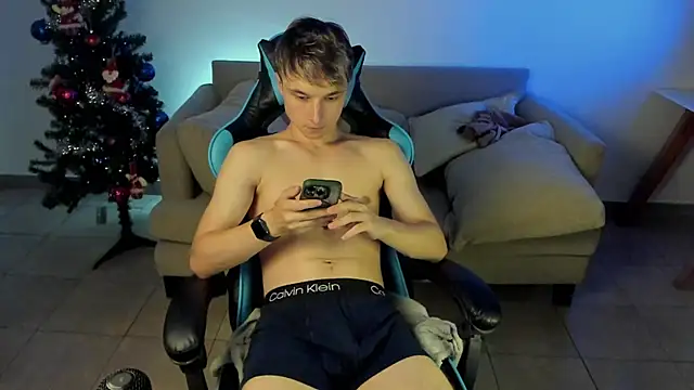 Snapshot of marcusmit chatting on 20, 12, 2024 marcusmit online show from 20, 12, 2024