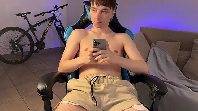 Snapshot of marcusmit chatting on 12, 10, 2025 marcusmit online show from 12, 10, 2025