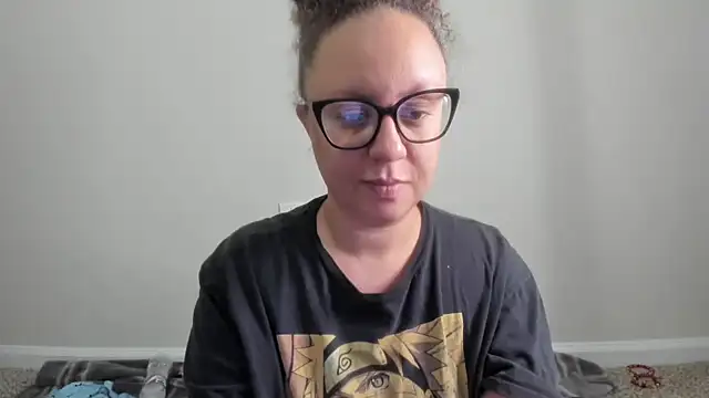 Snapshot of Paisleehaze chatting on 10, 10, 2025 Paisleehaze online show from 10, 10, 2025