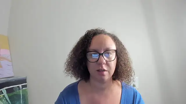 Snapshot of Paisleehaze chatting on 12, 10, 2025 Paisleehaze online show from 12, 10, 2025