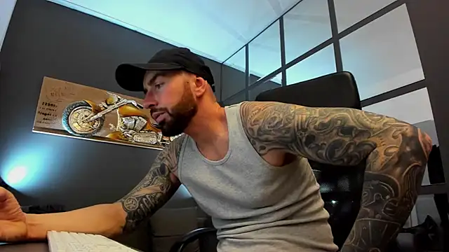 Snapshot of AronGrant chatting on 10, 12, 2024 AronGrant online show from 10, 12, 2024