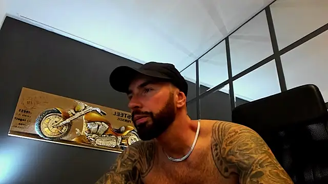 Snapshot of AronGrant chatting on 12, 9, 2025 AronGrant online show from 12, 9, 2025