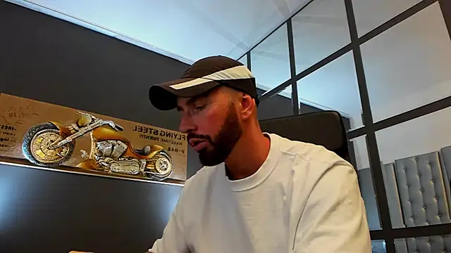 Snapshot of AronGrant chatting on 23, 9, 2025 AronGrant online show from 23, 9, 2025