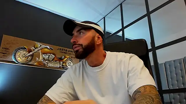 Snapshot of AronGrant chatting on 25, 9, 2025 AronGrant online show from 25, 9, 2025